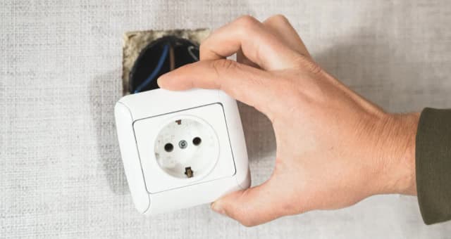 Czym różni się uziemienie od zerowania – kluczowe różnice w elektryce