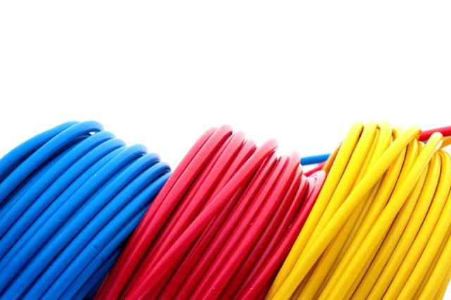 Co oznacza L w elektryce? Zrozumienie kluczowych terminów elektrycznych