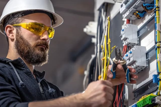 Ile zarabia elektryk na kopalni? Zaskakujące fakty o wynagrodzeniach Ile zarabia elektryk na kopalni? Zaskakujące fakty o wynagrodzeniach